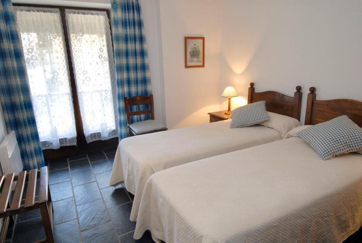 Apartamentos Linsoles Eriste Extérieur photo