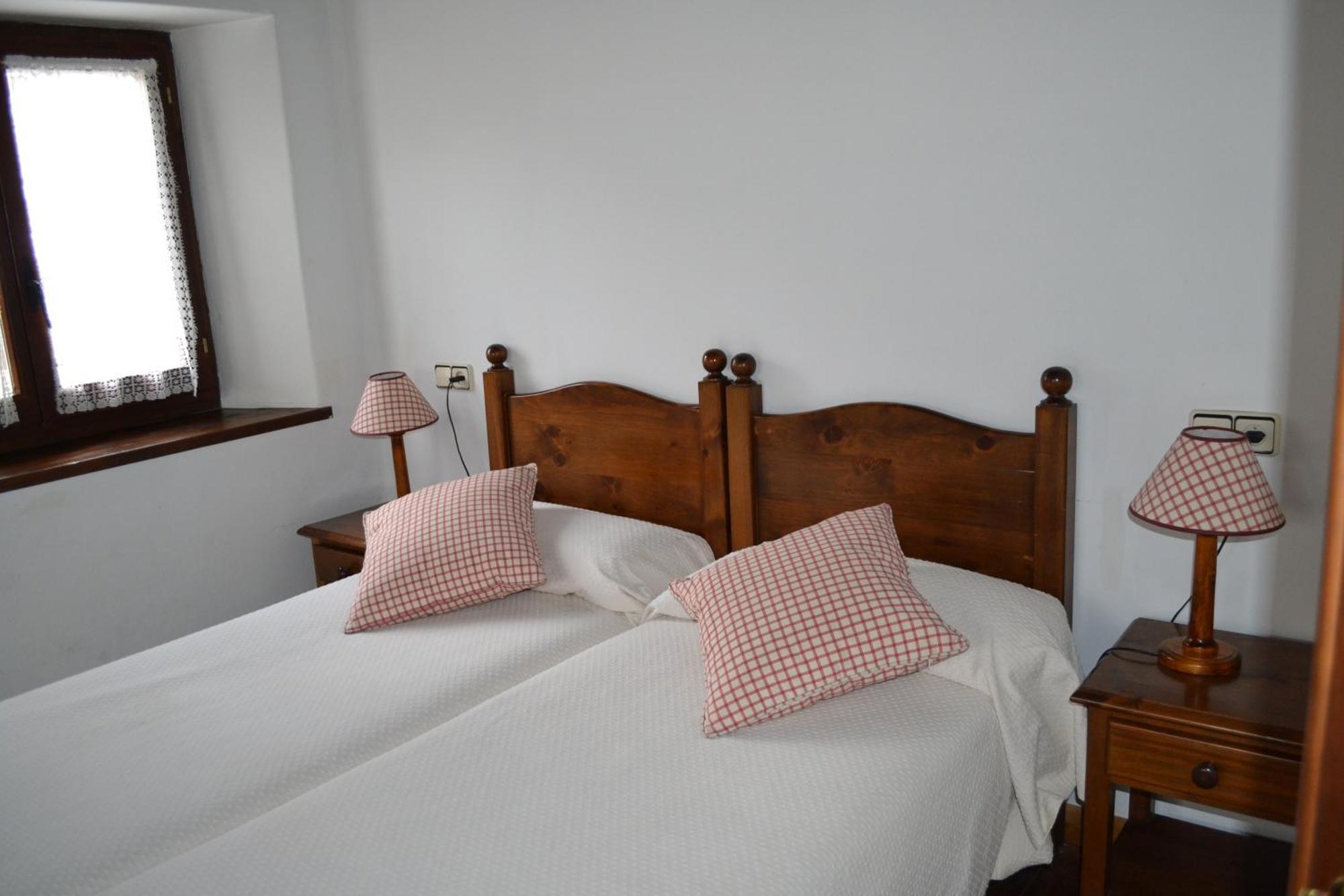Apartamentos Linsoles Eriste Extérieur photo