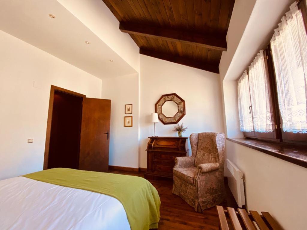 Apartamentos Linsoles Eriste Extérieur photo