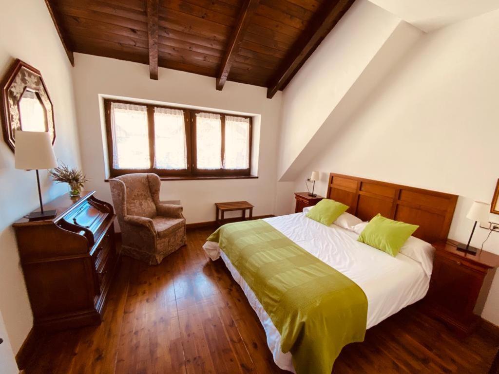 Apartamentos Linsoles Eriste Extérieur photo