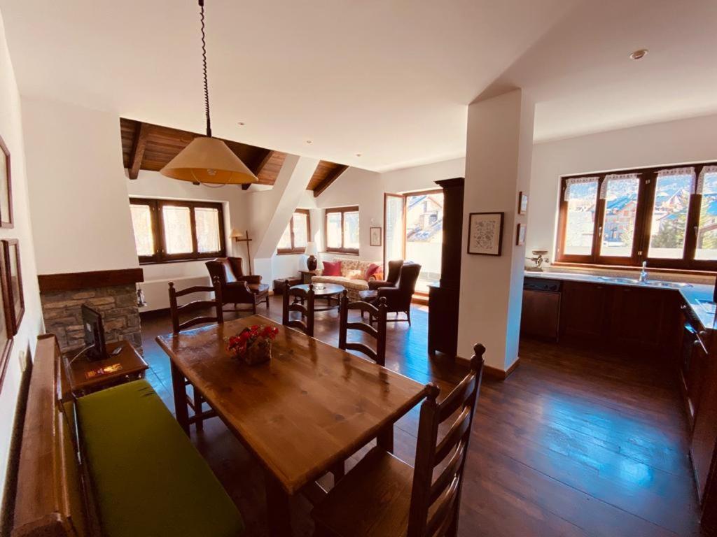 Apartamentos Linsoles Eriste Extérieur photo