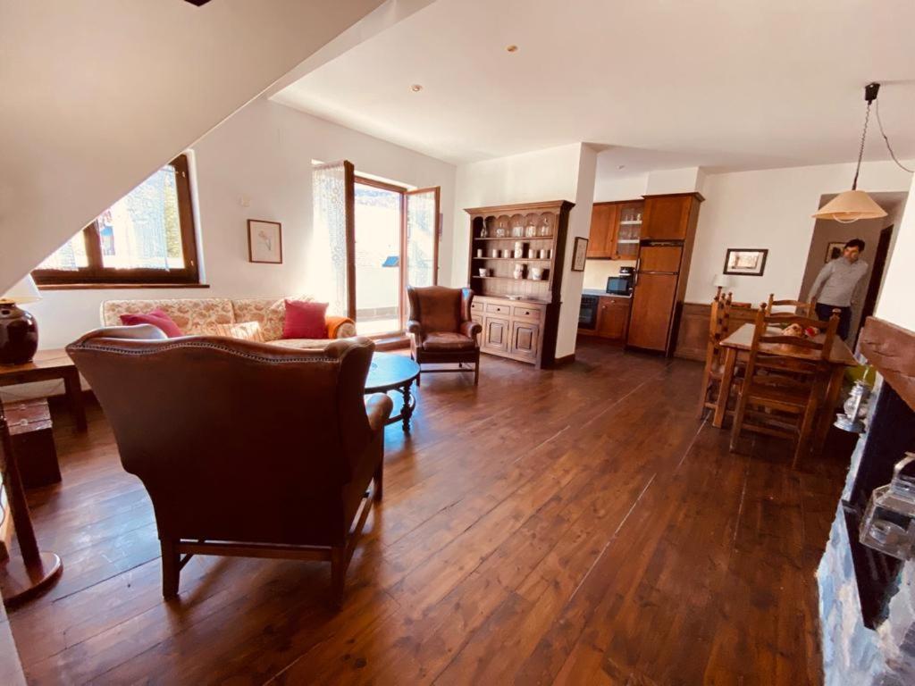 Apartamentos Linsoles Eriste Extérieur photo