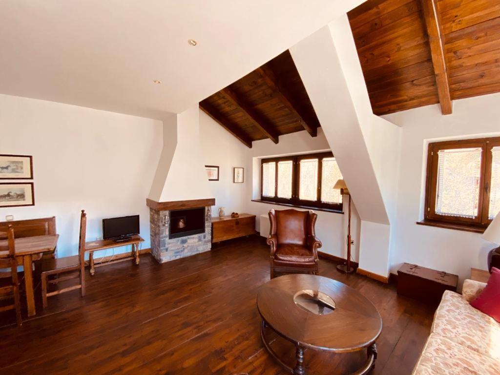 Apartamentos Linsoles Eriste Extérieur photo
